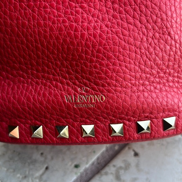 ROCKSTUD GRAINY CALFSKIN POUCH - RED. Never used. Bucket Bag NWOT - Picture 5 of 12